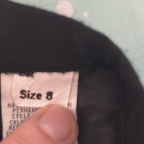 Lloyd New York Black Skirt, Back Slit, Back Zipper & Button, Lined, Size 8 - Picture 3 of 13